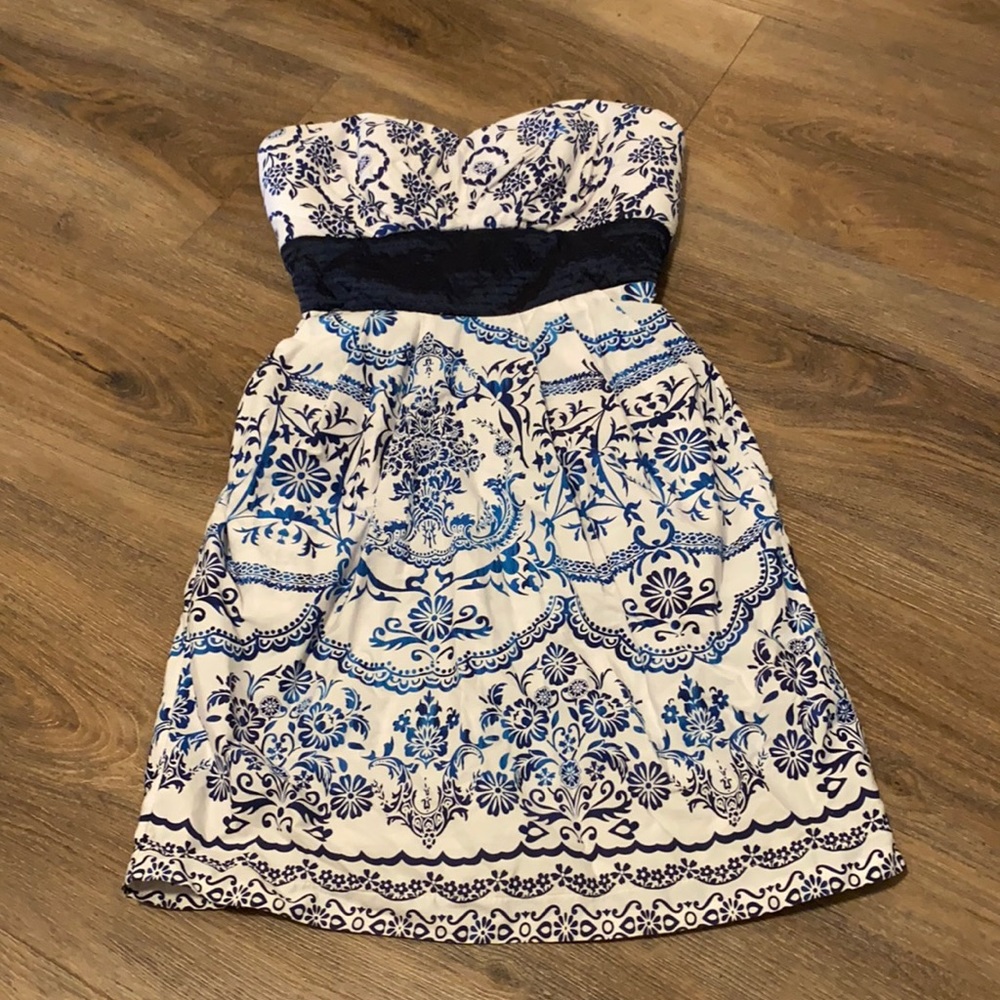 Floral print dress w/ hidden pockets